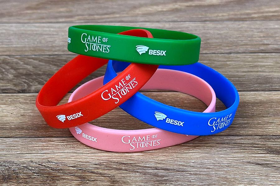 siliconen polsbandjes in verschillende frisse kleuren voor Besix